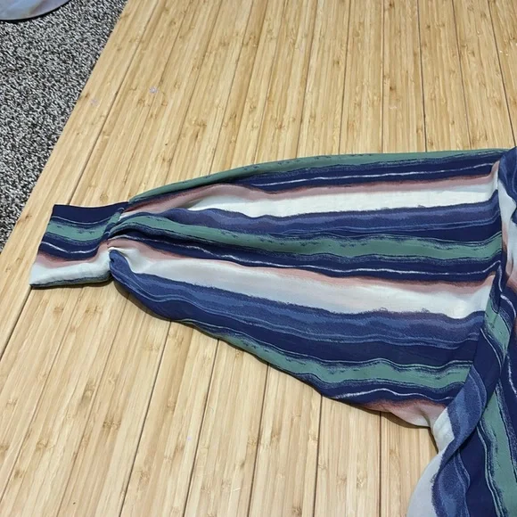 Women’s chiffon drape blouse. With tie front and balloon sleeves size S. - Picture 7 of 7